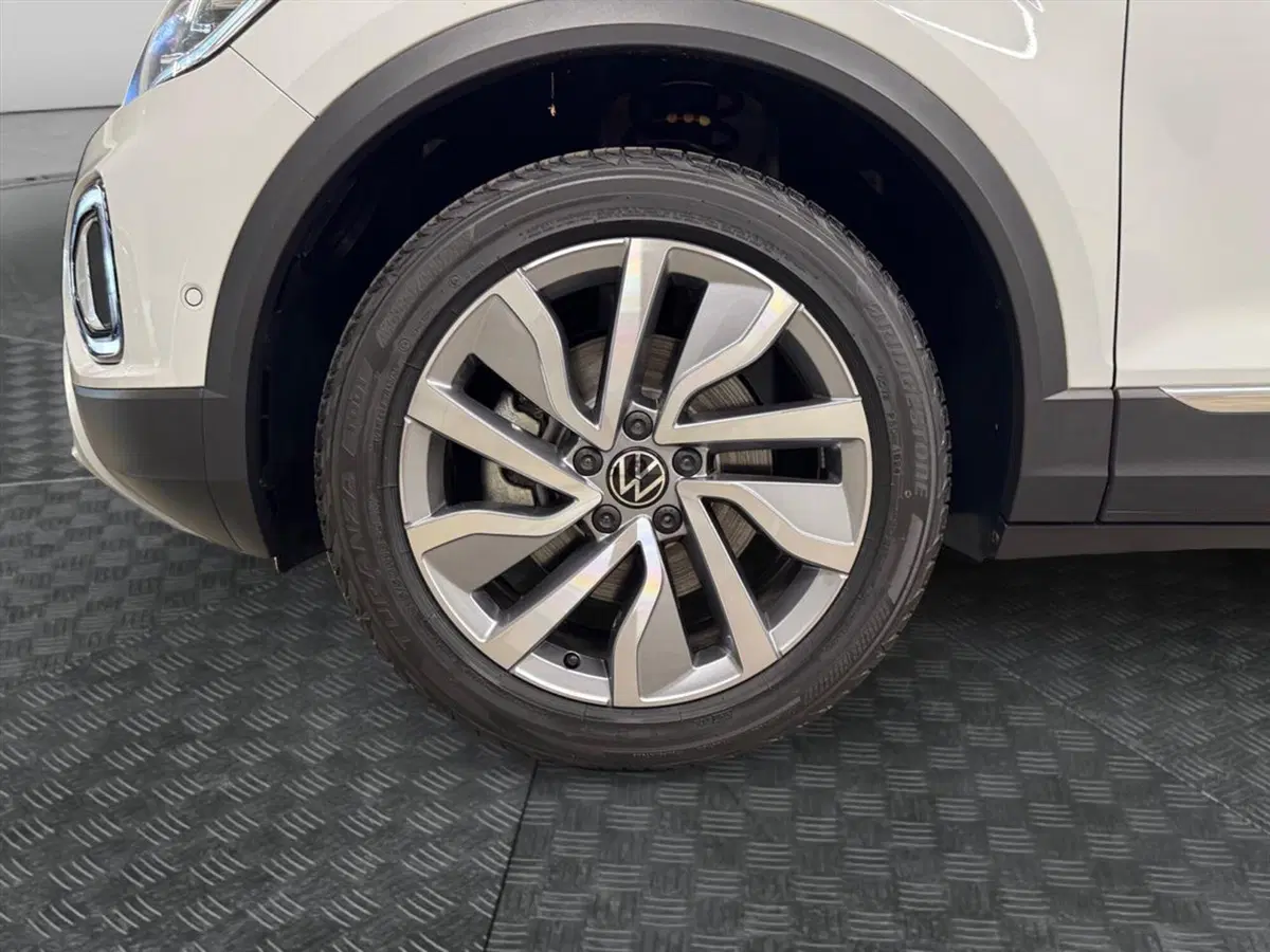 Volkswagen T-Roc nuova a Lecco (13)