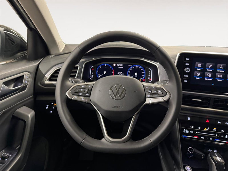Volkswagen T-Roc nuova a Lecco (9)