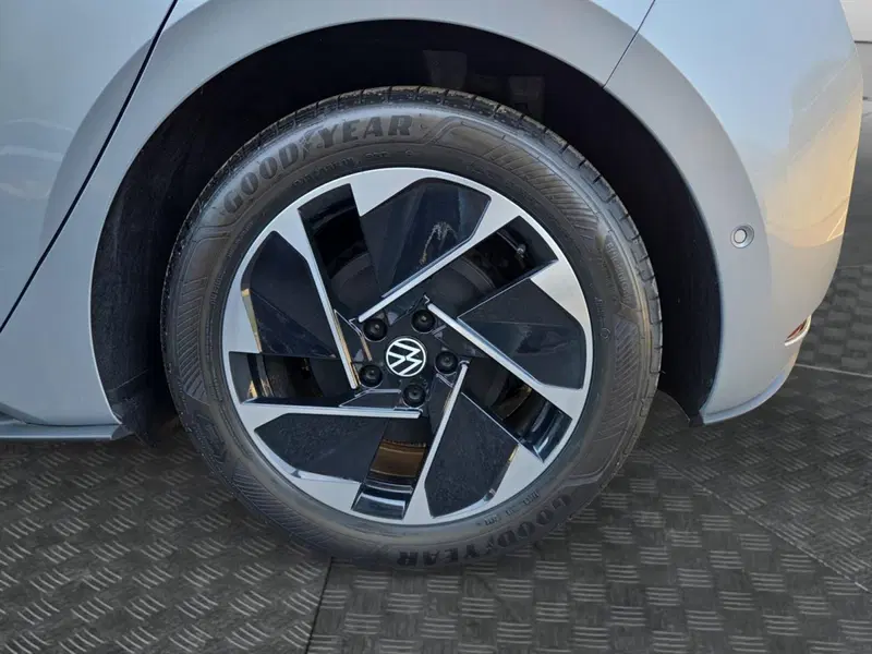 Volkswagen ID.3 nuova a Lecco (13)