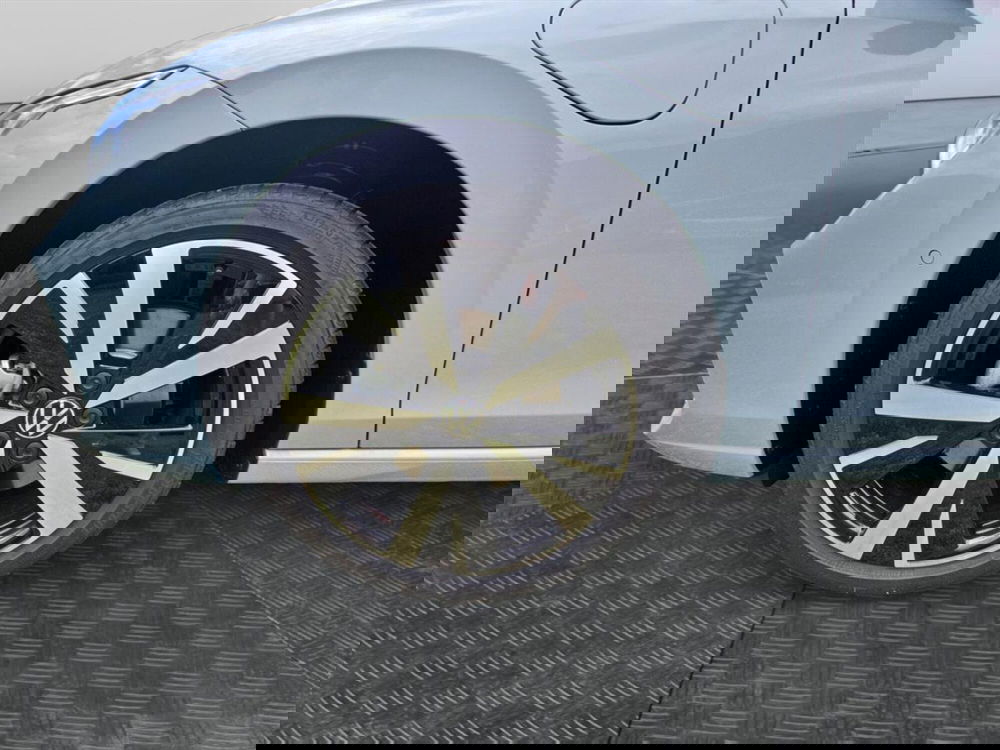 Volkswagen Golf nuova a Lecco (13)