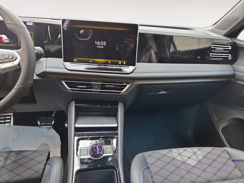 Volkswagen Tiguan nuova a Lecco (10)