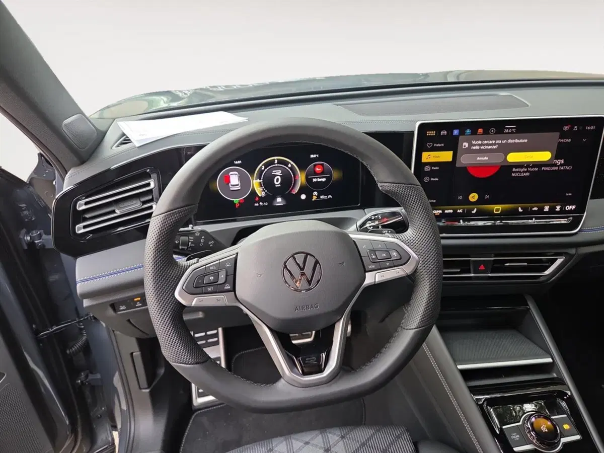 Volkswagen Tiguan nuova a Lecco (11)