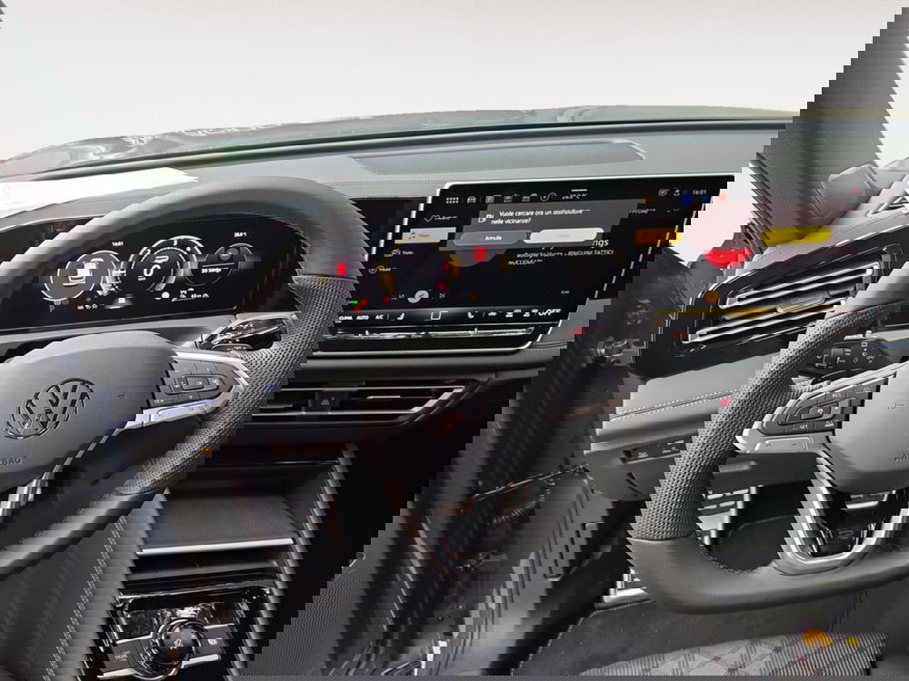 Volkswagen Tiguan nuova a Lecco (11)