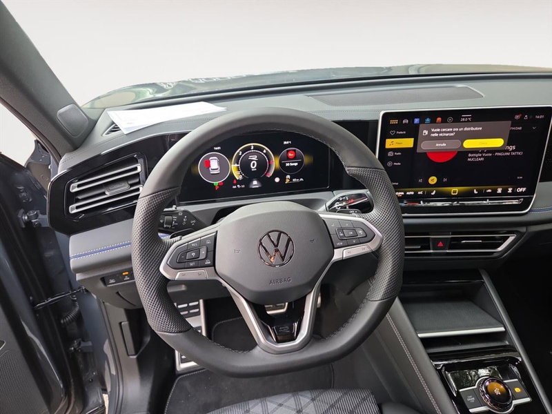 Volkswagen Tiguan nuova a Lecco (11)