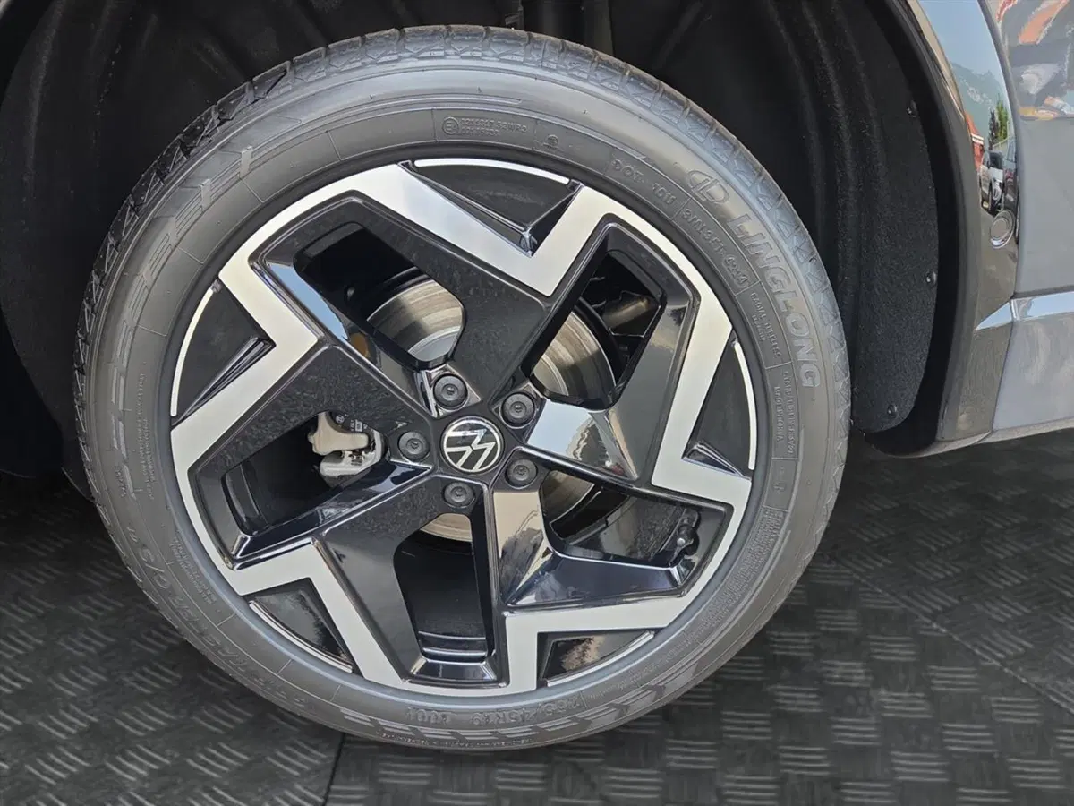 Volkswagen Tiguan nuova a Lecco (13)
