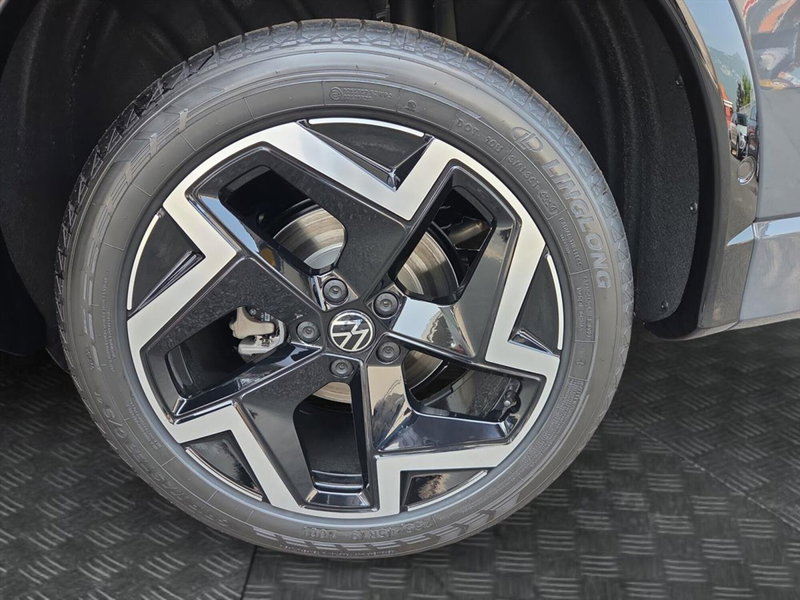 Volkswagen Tiguan nuova a Lecco (13)