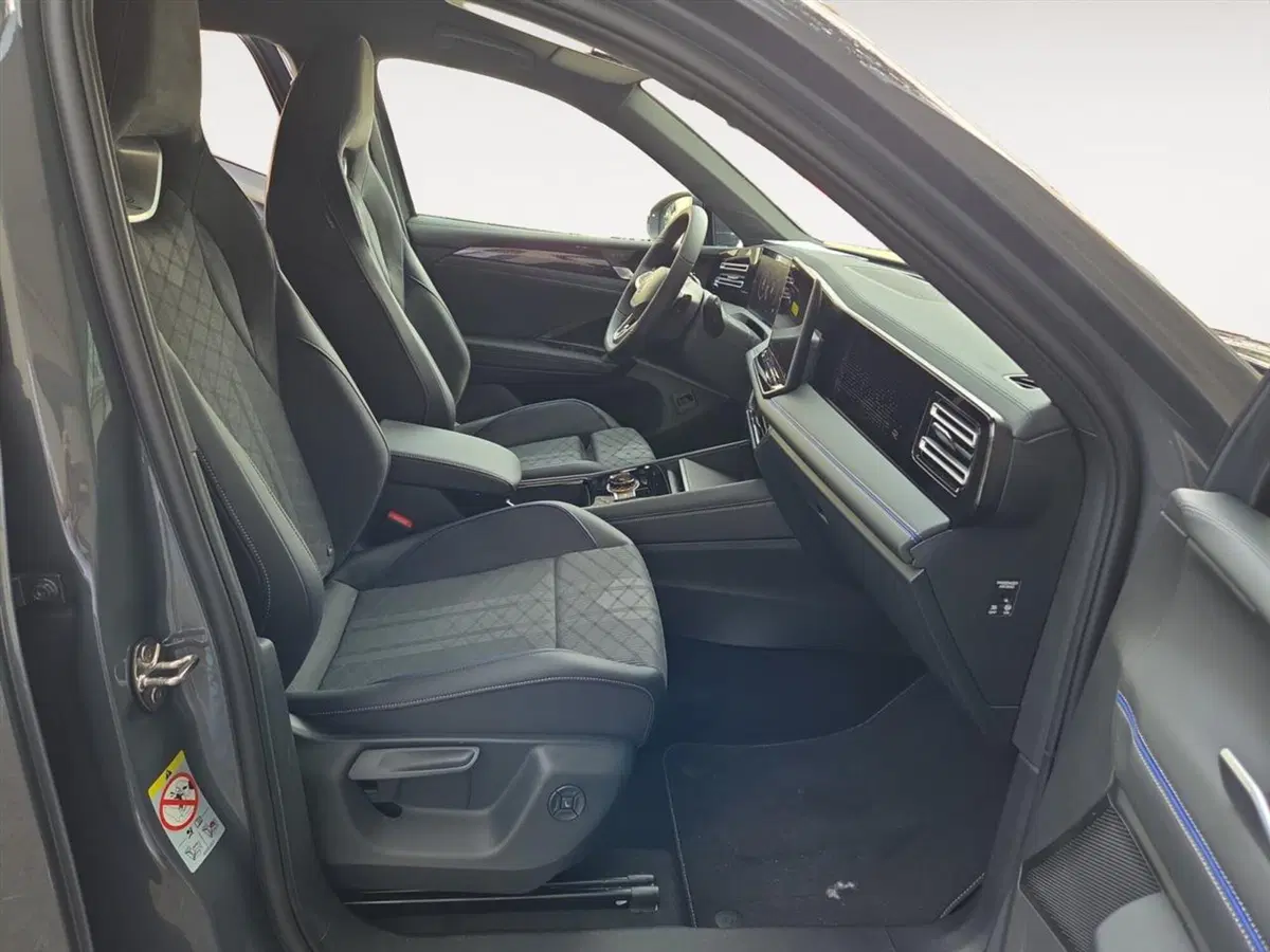 Volkswagen Tiguan nuova a Lecco (14)