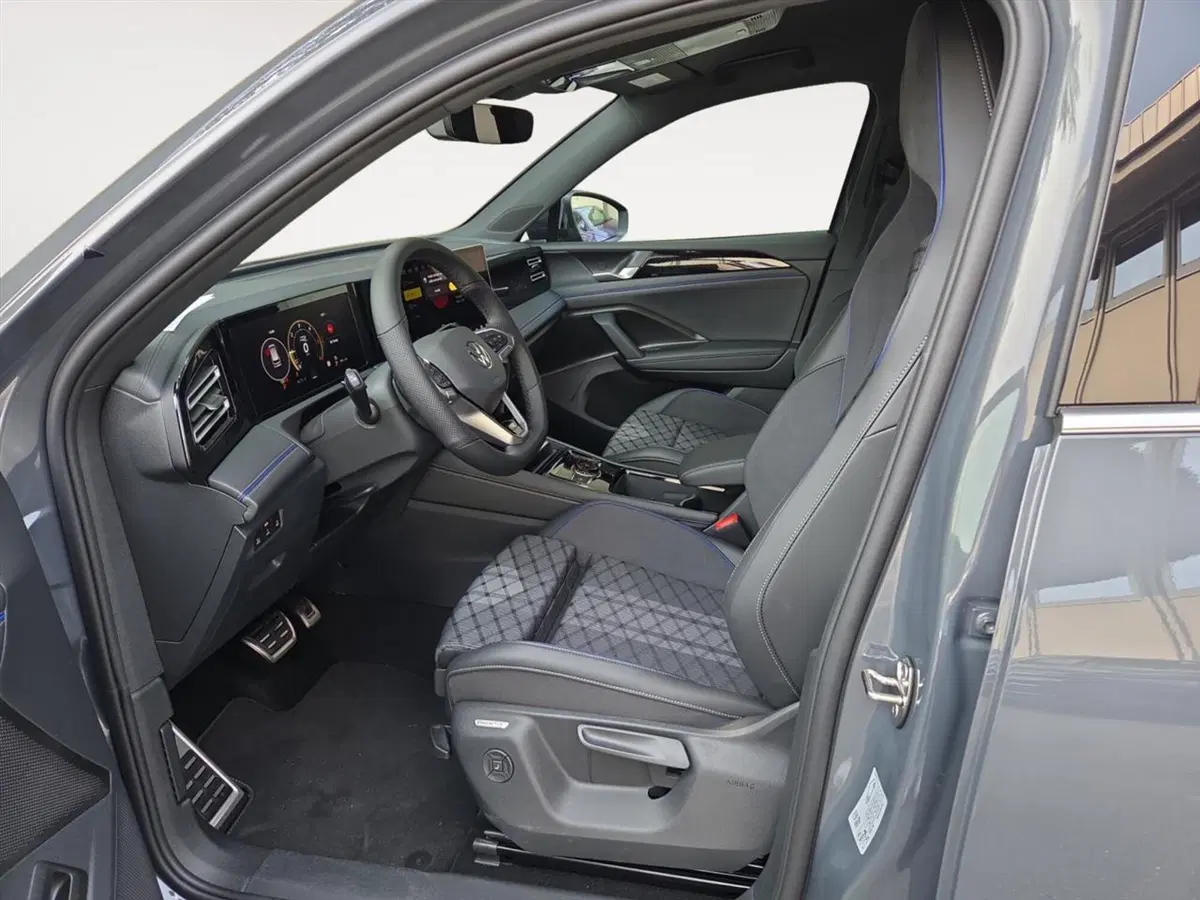 Volkswagen Tiguan nuova a Lecco (15)