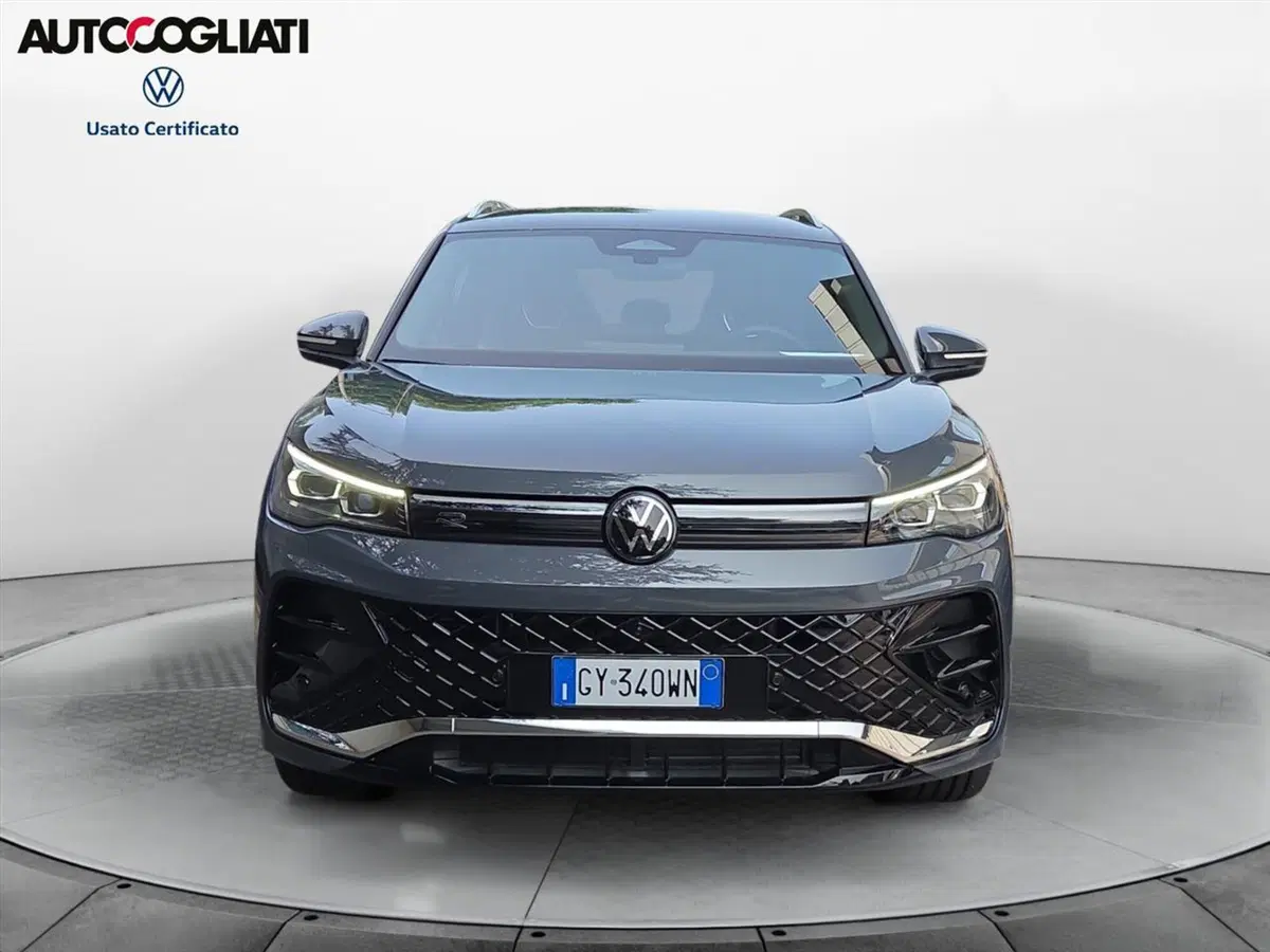 Volkswagen Tiguan nuova a Lecco (2)