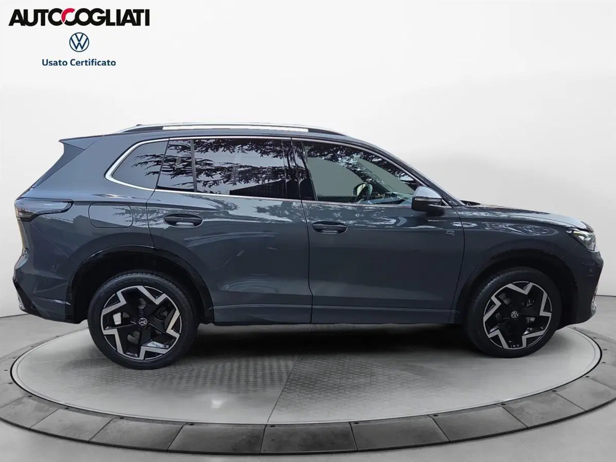 Volkswagen Tiguan nuova a Lecco (8)