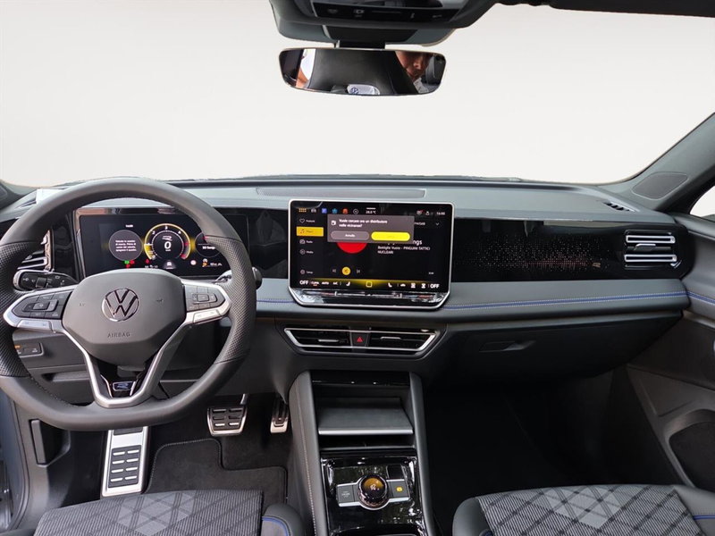 Volkswagen Tiguan nuova a Lecco (9)