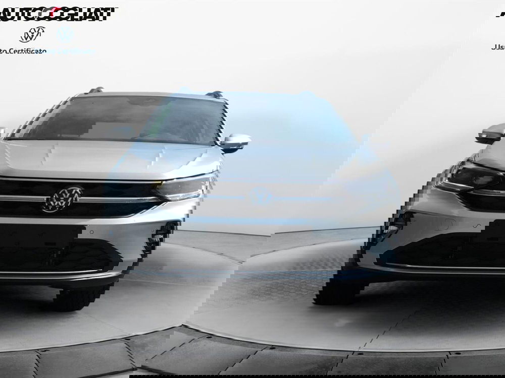 Volkswagen Taigo nuova a Lecco (2)