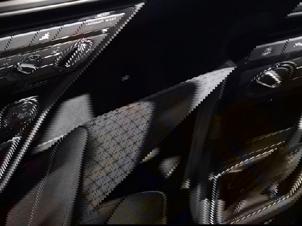 Volkswagen T-Cross usata a Lecco (11)