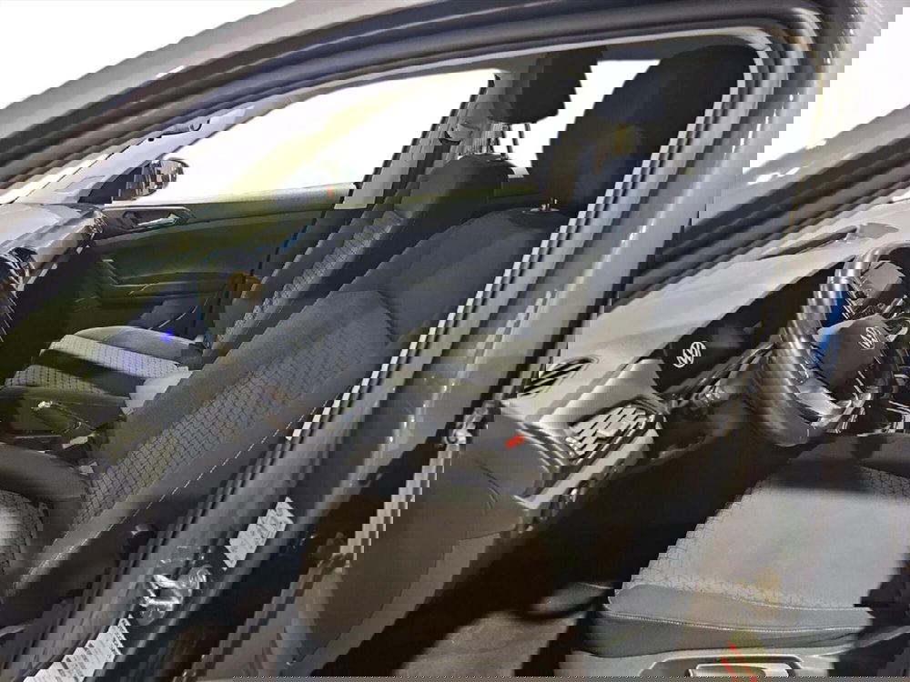 Volkswagen T-Cross usata a Lecco (16)