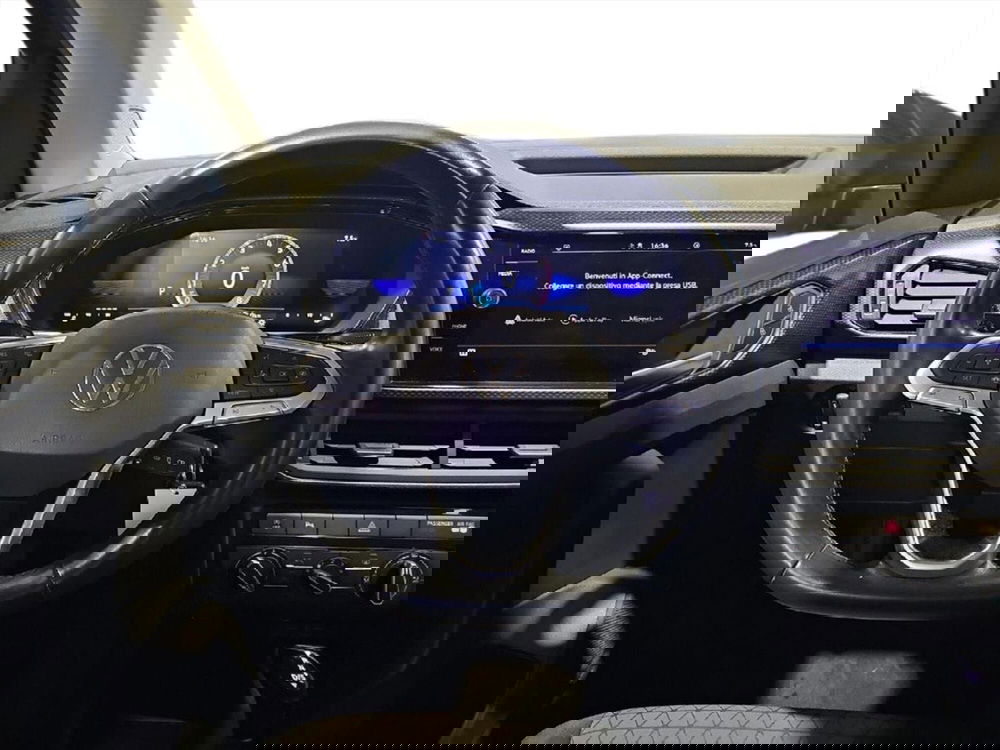 Volkswagen T-Cross usata a Lecco (9)