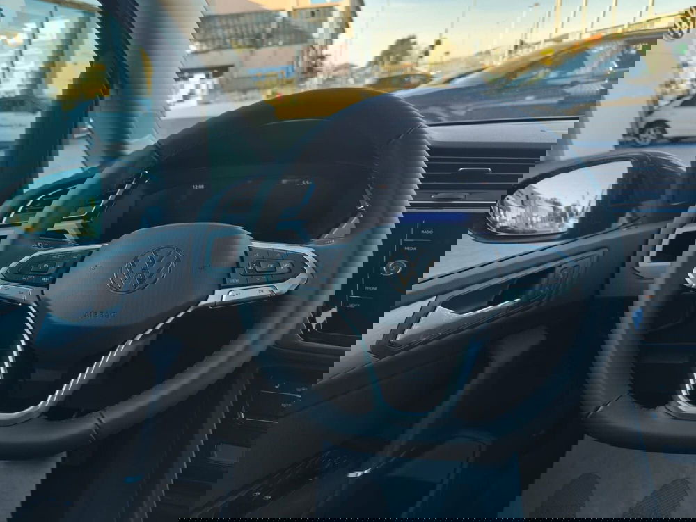 Volkswagen Touran nuova a Lecco (6)