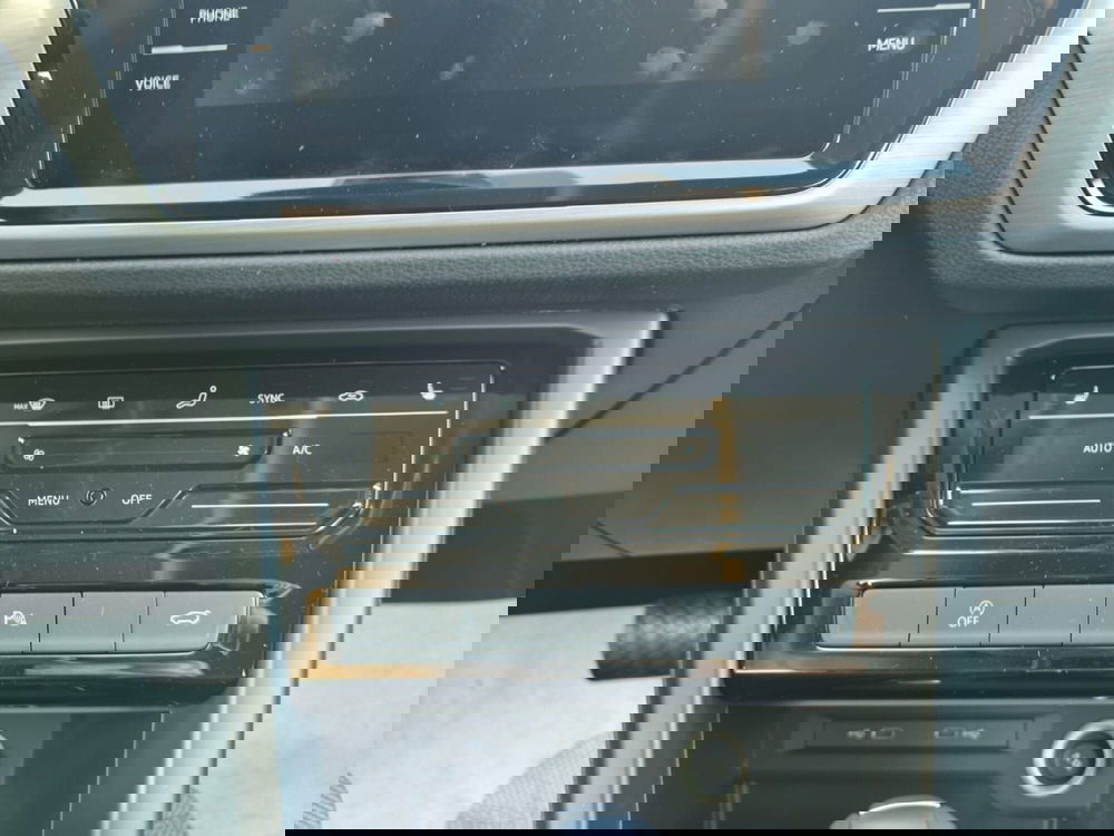 Volkswagen Touran nuova a Lecco (7)