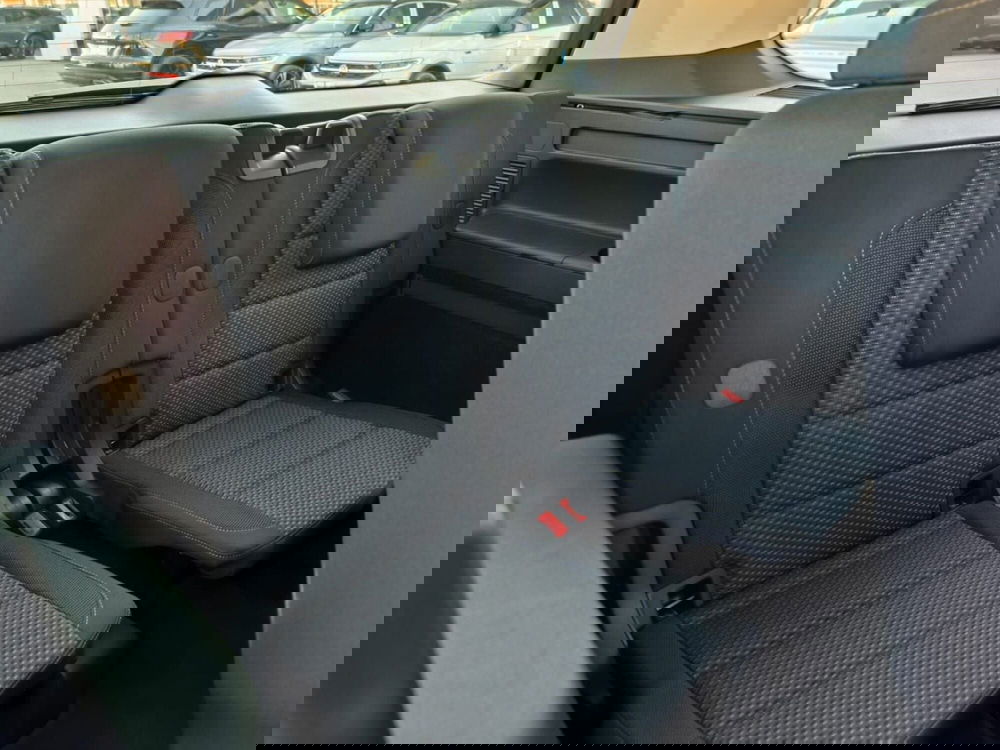 Volkswagen Touran nuova a Lecco (9)