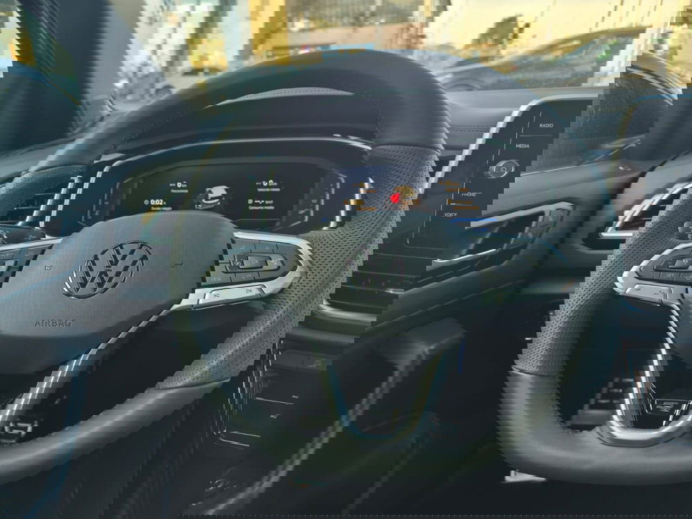 Volkswagen T-Roc nuova a Lecco (8)