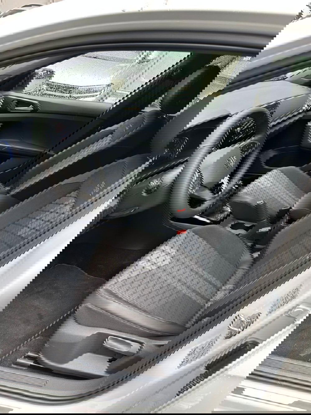 Volkswagen T-Cross nuova a Lecco (8)