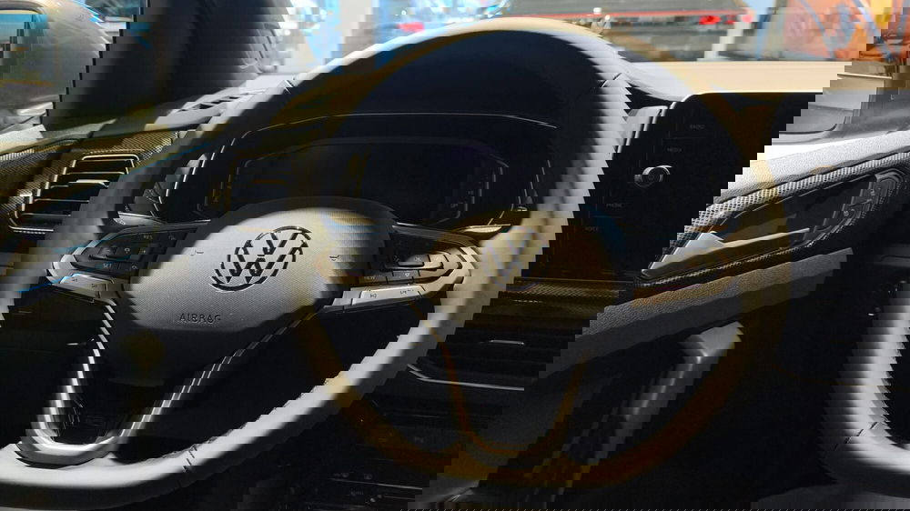 Volkswagen T-Cross nuova a Lecco (9)