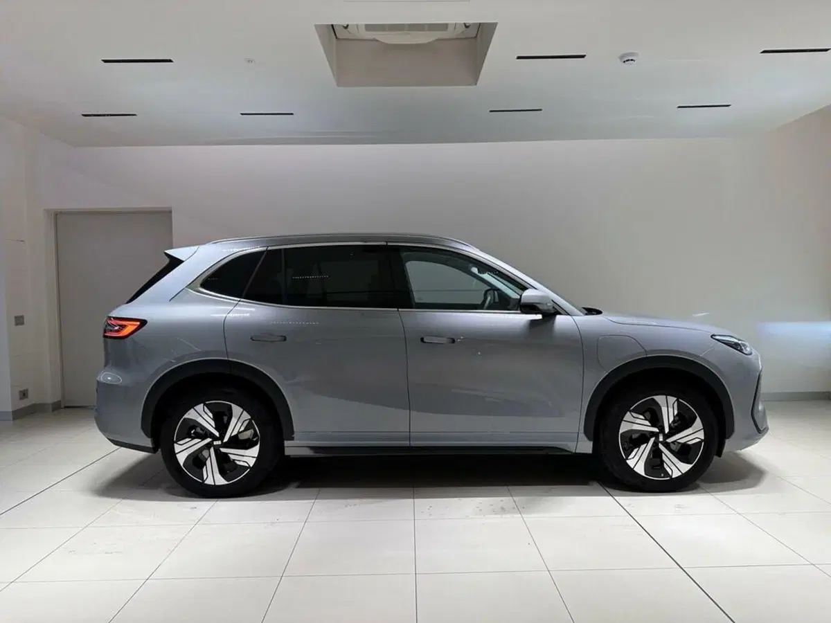 Geely EX5 nuova a Varese (6)