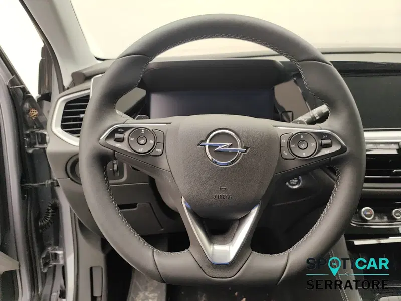 Opel Grandland nuova a Como (8)
