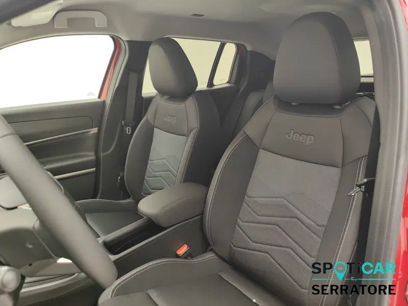 Jeep Avenger nuova a Como (12)