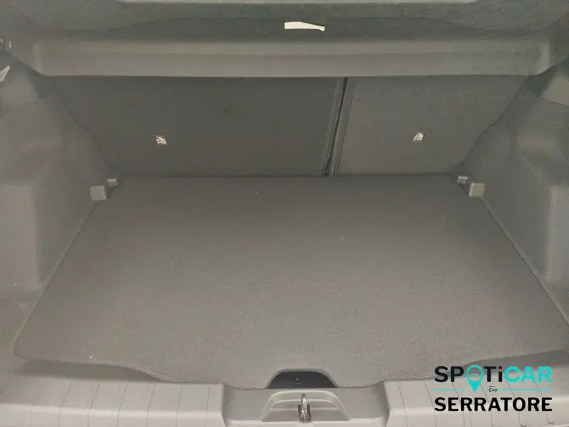 Jeep Avenger nuova a Como (19)