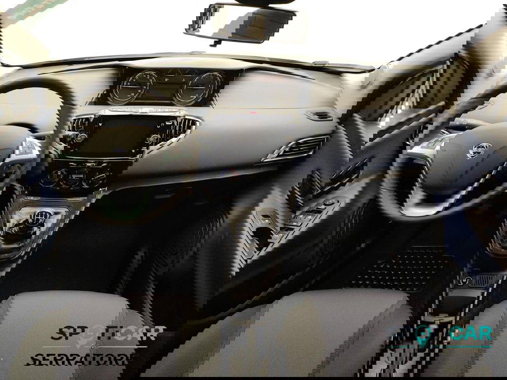 Lancia Ypsilon nuova a Como (7)