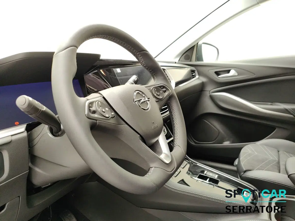 Opel Grandland nuova a Como (8)