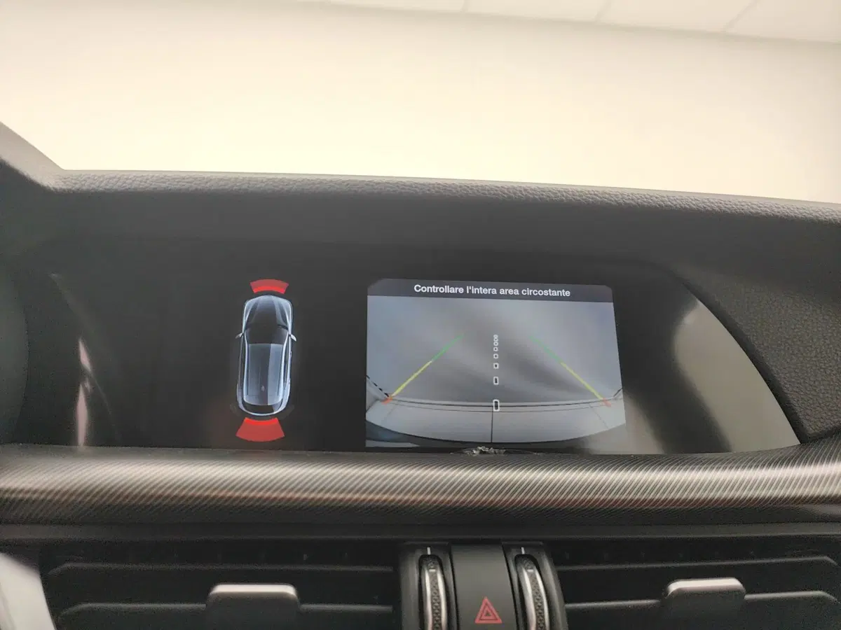 Alfa Romeo Stelvio nuova a Como (11)