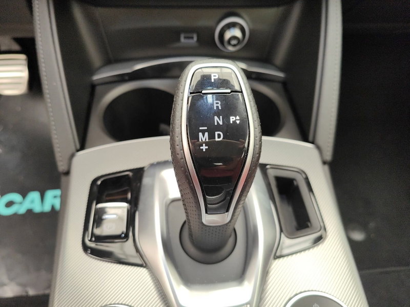 Alfa Romeo Stelvio nuova a Como (12)