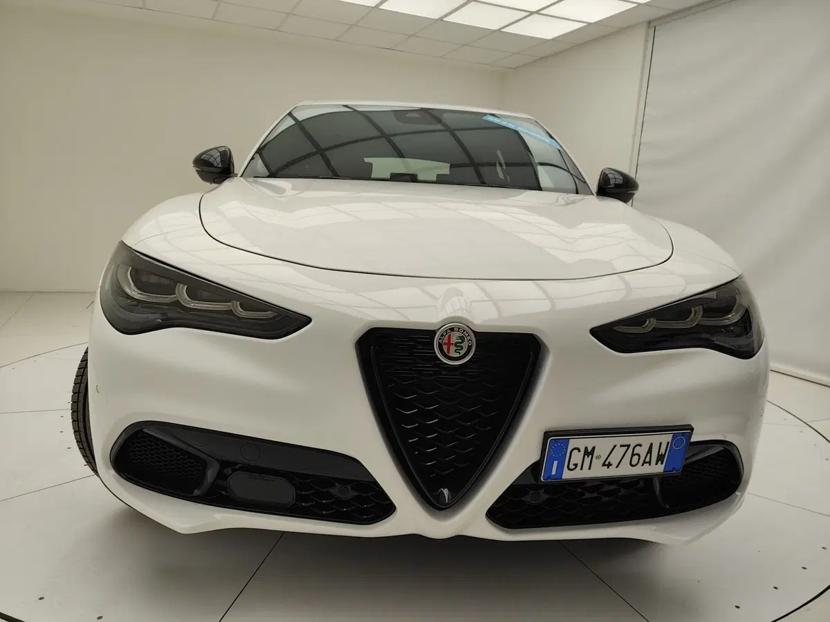 Alfa Romeo Stelvio nuova a Como (2)