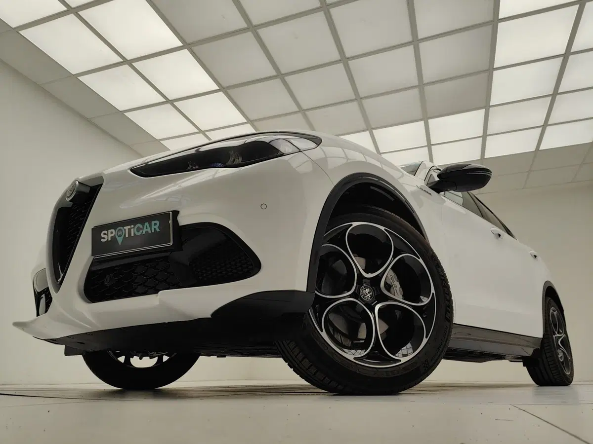 Alfa Romeo Stelvio nuova a Como (3)