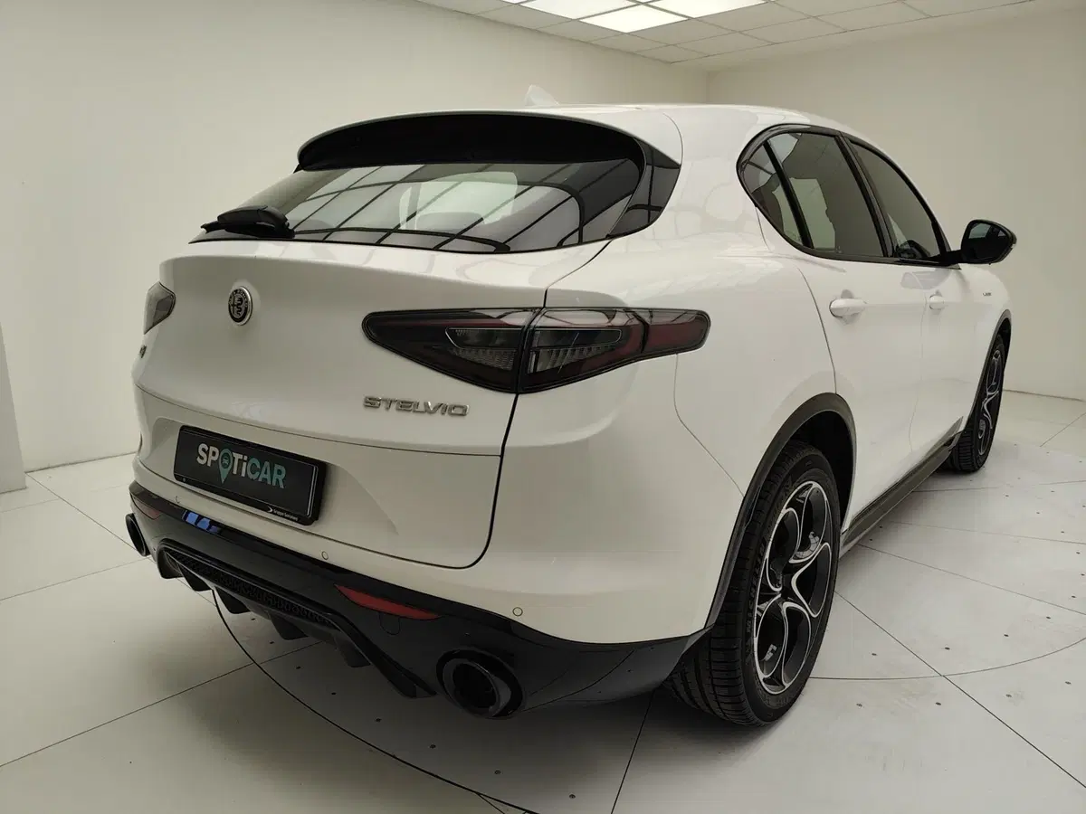 Alfa Romeo Stelvio nuova a Como (5)