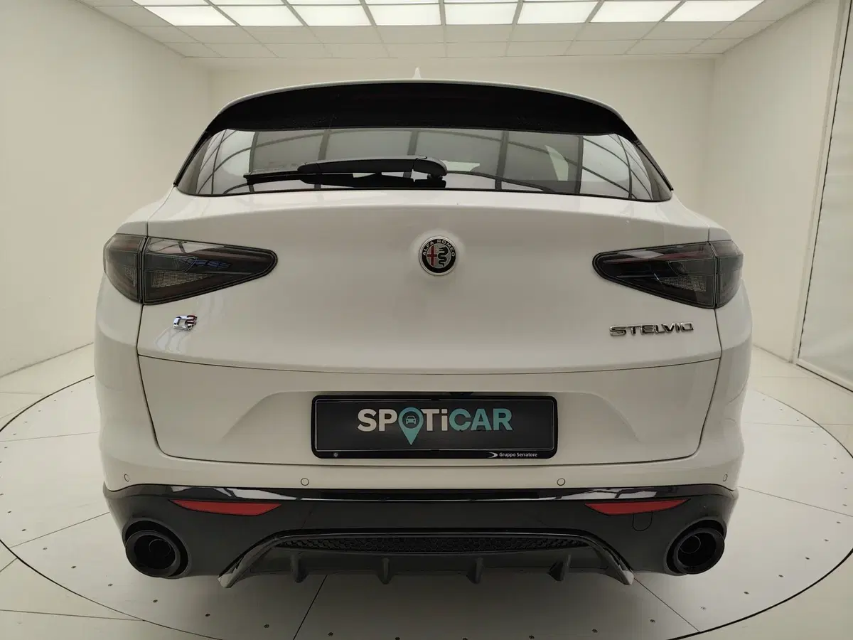 Alfa Romeo Stelvio nuova a Como (6)
