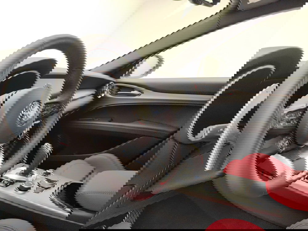 Alfa Romeo Stelvio nuova a Como (8)