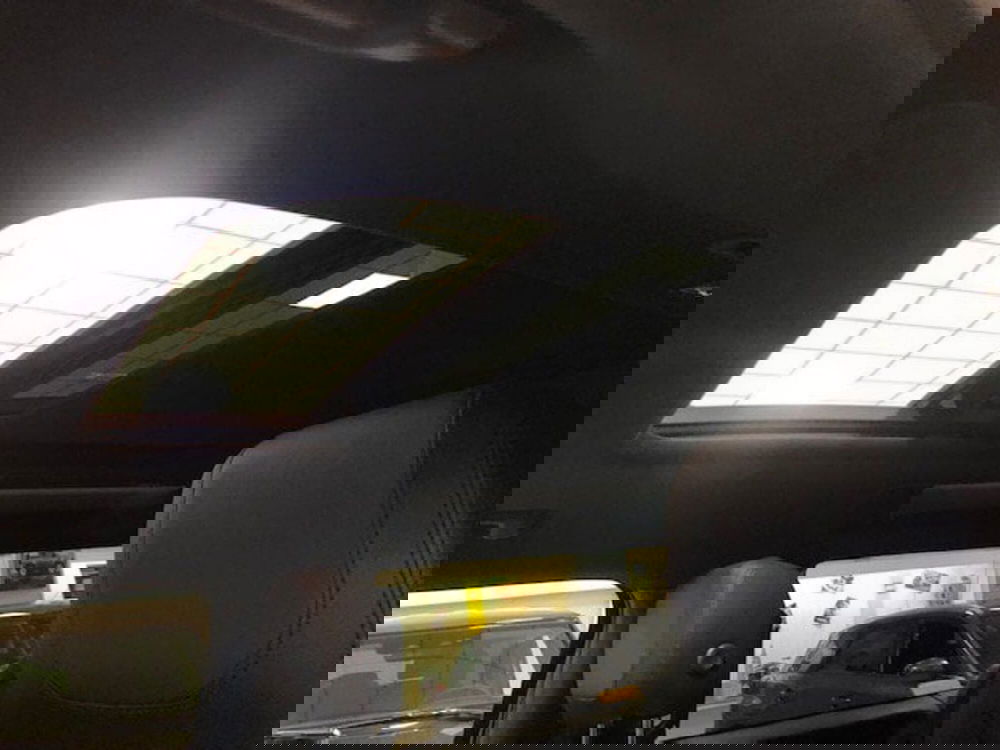 Land Rover Defender usata a Milano (11)