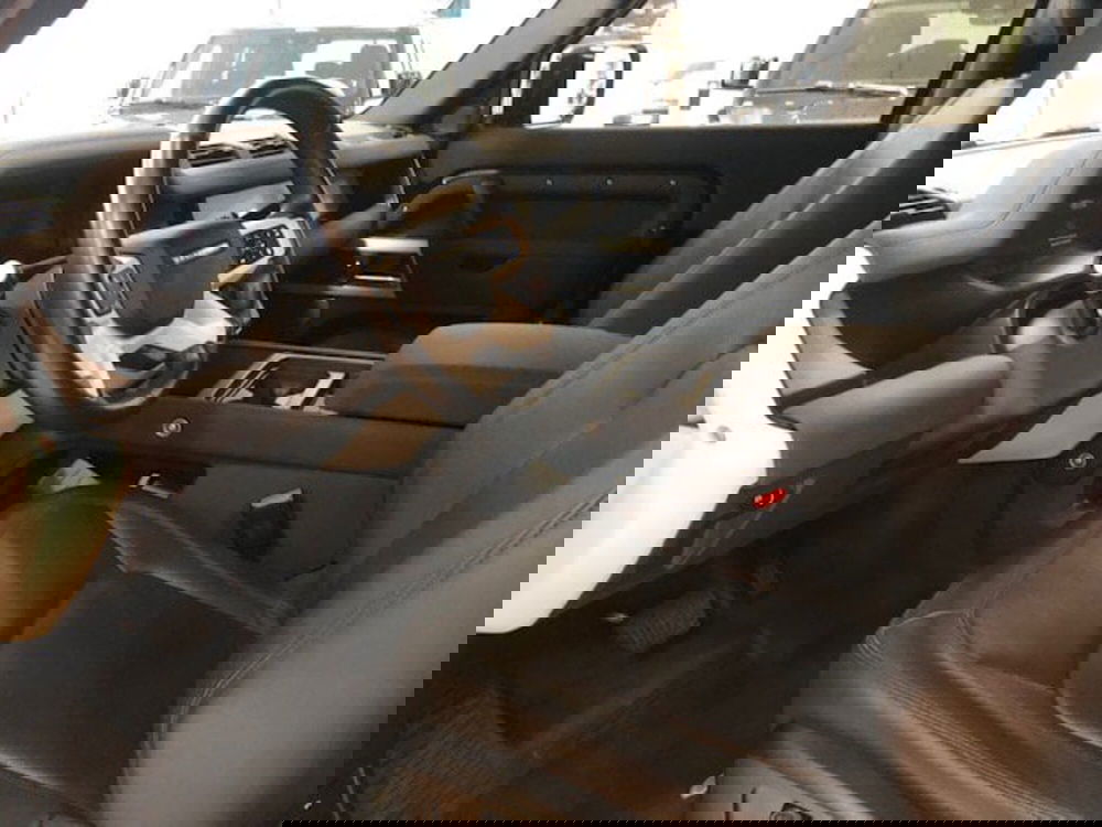 Land Rover Defender usata a Milano (14)