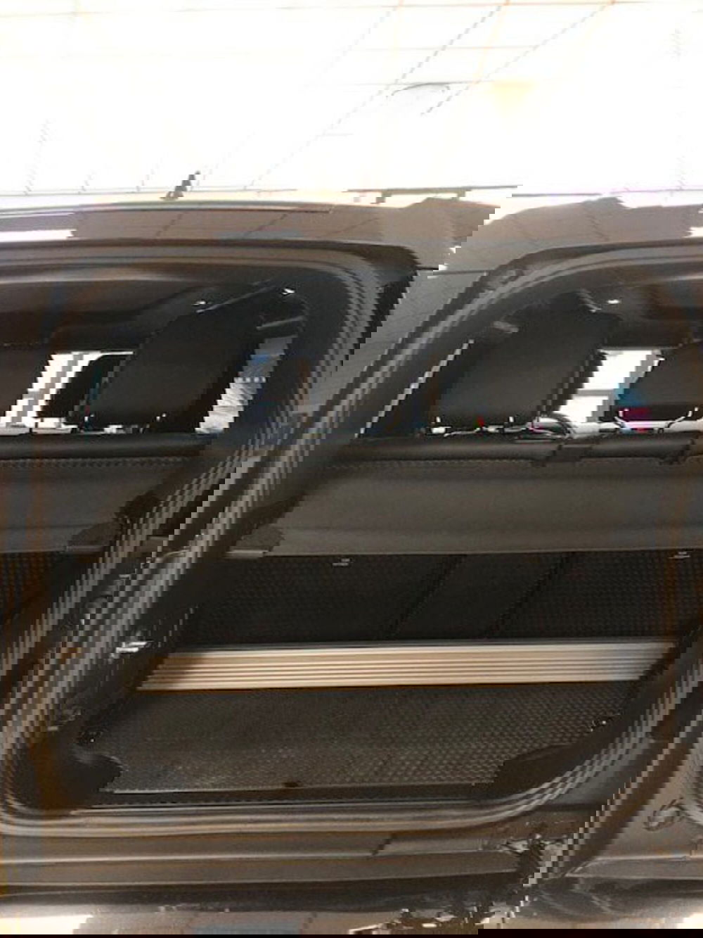 Land Rover Defender usata a Milano (17)