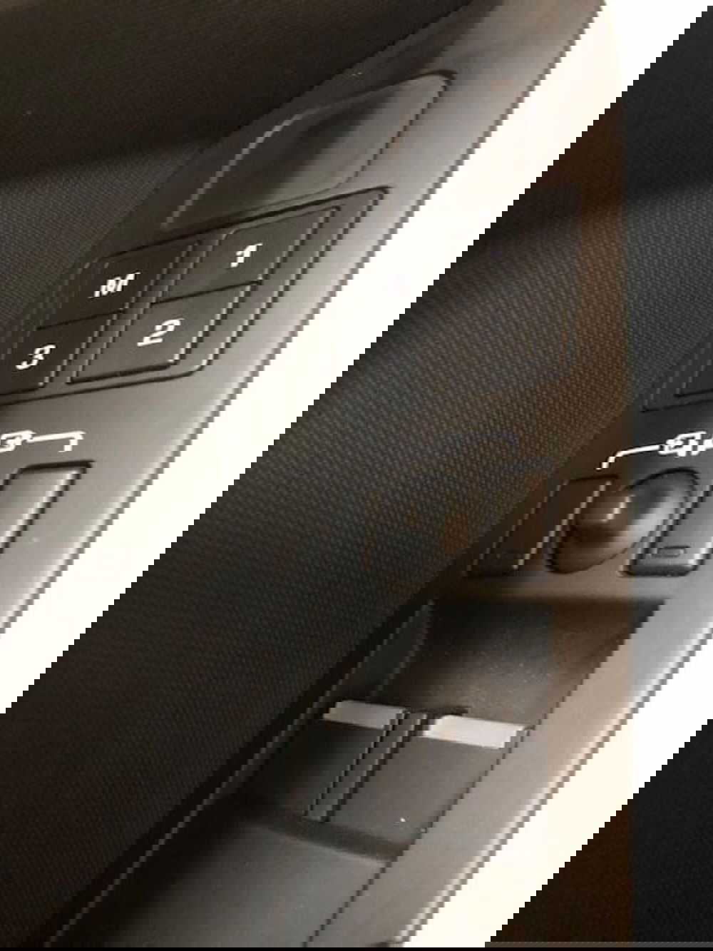 Land Rover Defender usata a Milano (18)