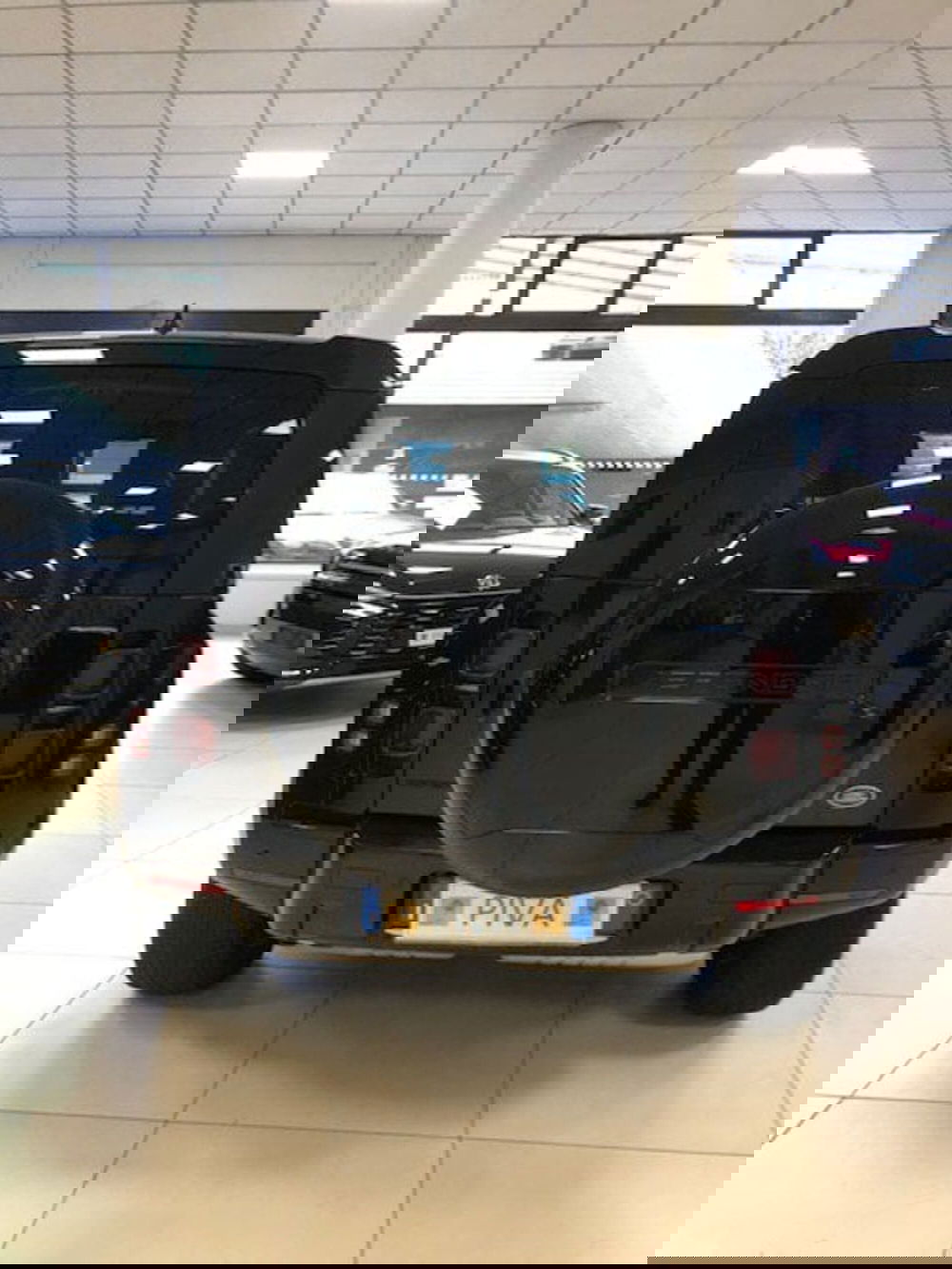 Land Rover Defender usata a Milano (9)