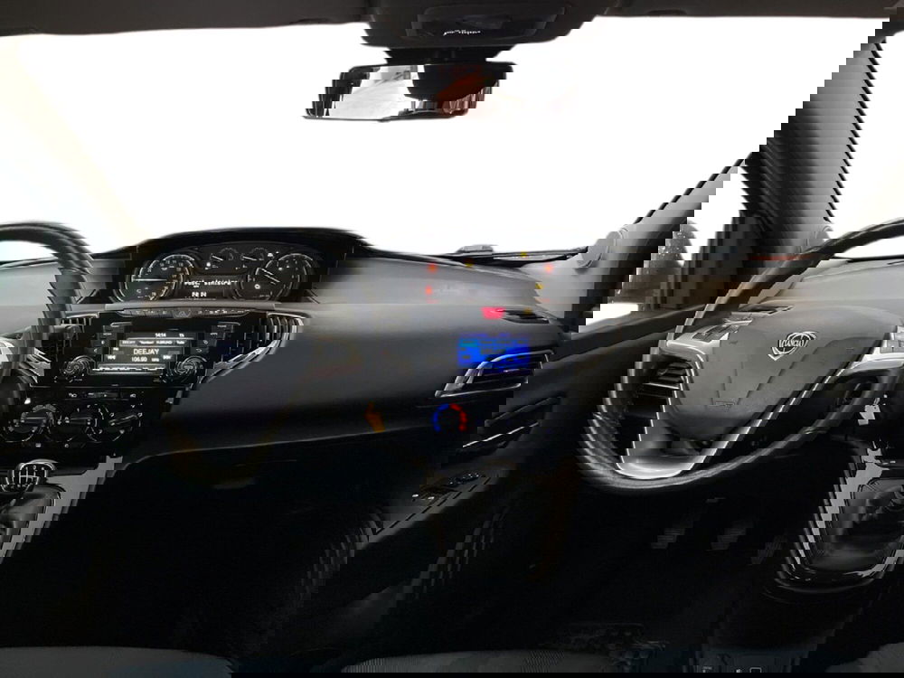 Lancia Ypsilon usata a Torino (9)