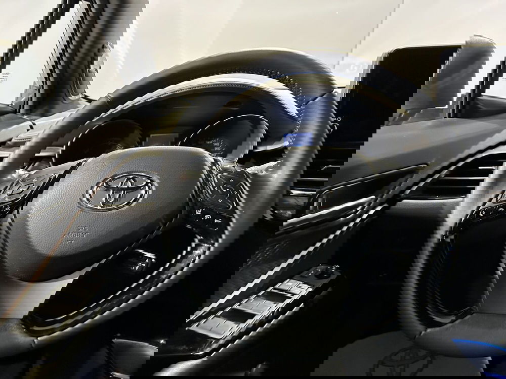 Toyota Toyota C-HR usata a Milano (6)