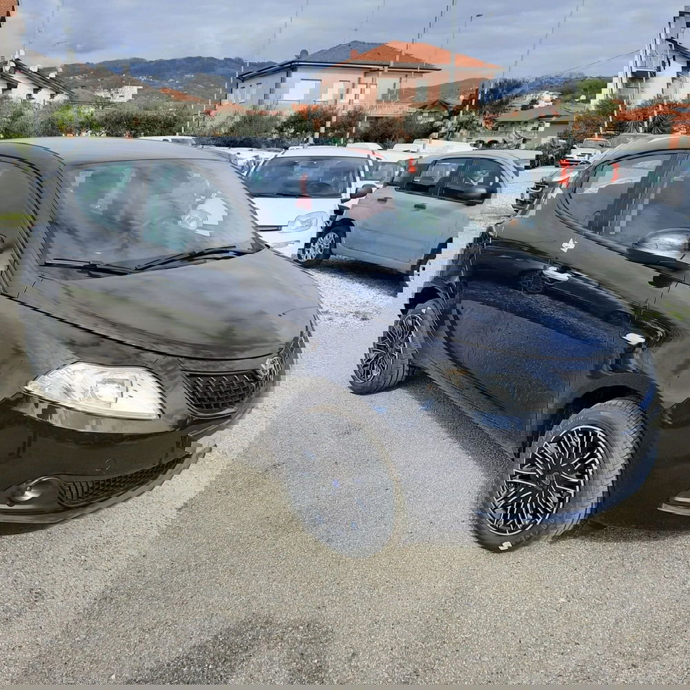 Lancia Ypsilon nuova a La Spezia