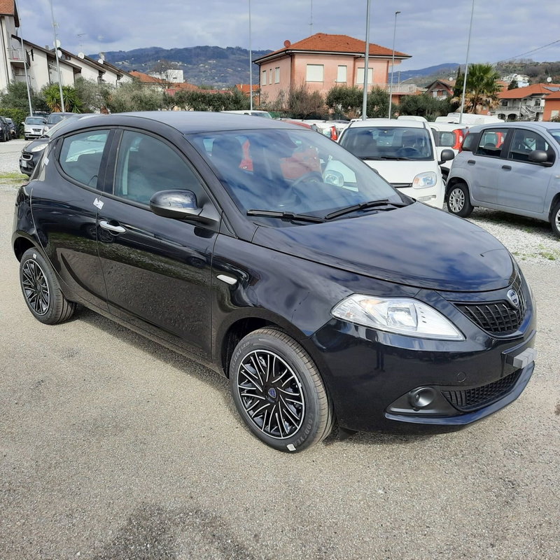 Lancia Ypsilon nuova a La Spezia