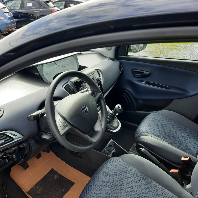 Lancia Ypsilon nuova a La Spezia (13)