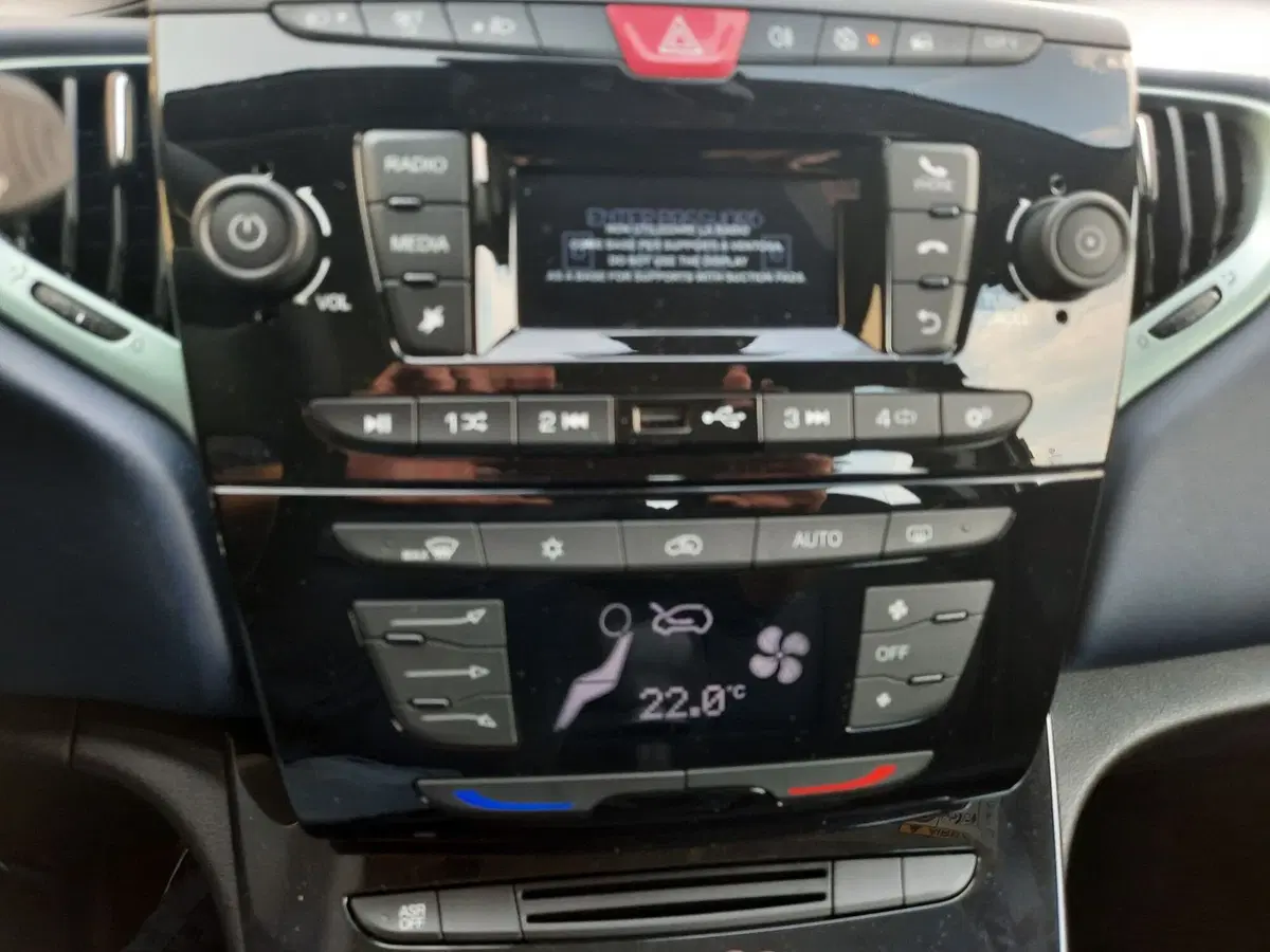 Lancia Ypsilon nuova a La Spezia (17)