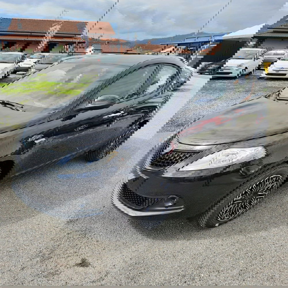 Lancia Ypsilon nuova a La Spezia (3)